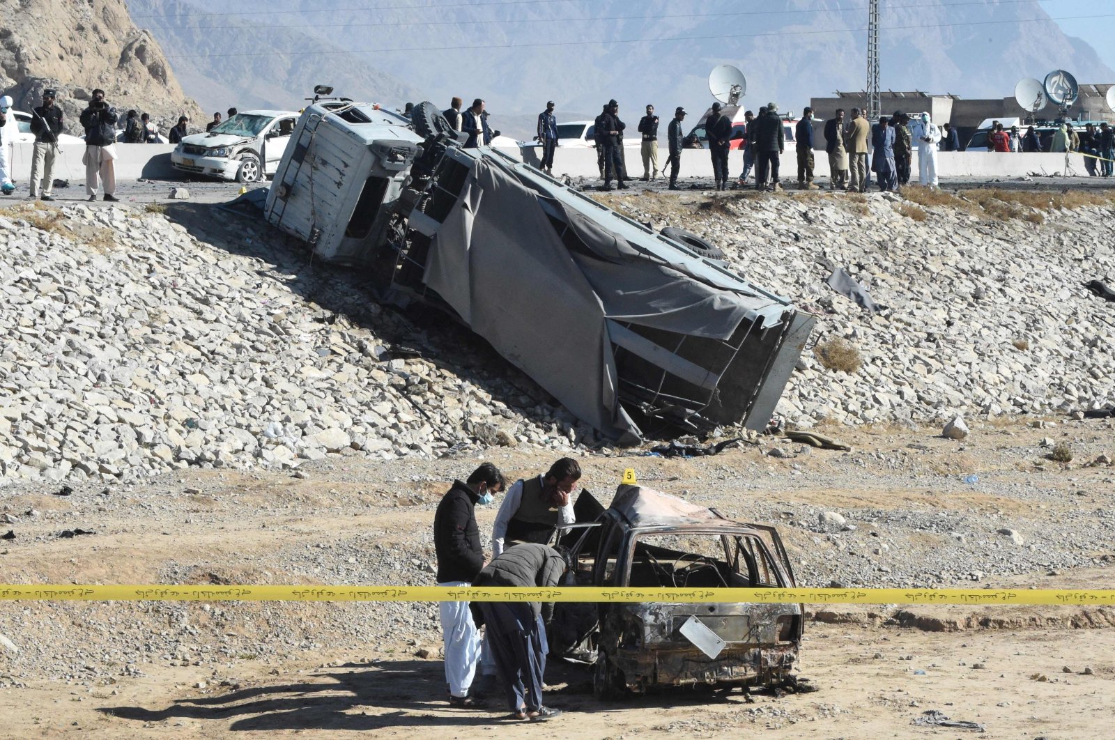 3 Tewas 23 Lainnya Terluka Dalam Serangan Jibaku TTP Pada Truk Polisi Pakistan